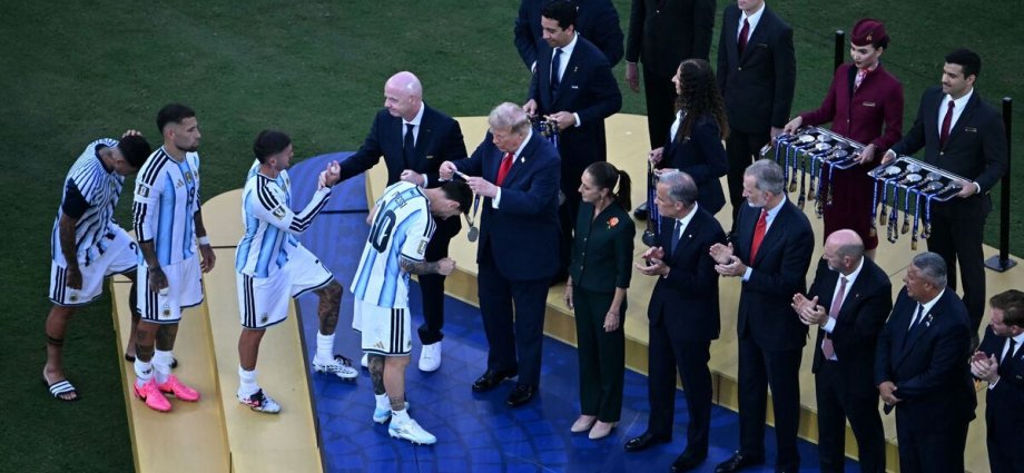 Argentina star 'snubs' Trump handshake in brutal World Cup final moment
