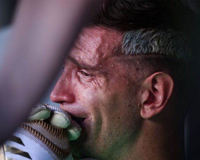 Argentina player threatens to retire after World Cup reaction and red card