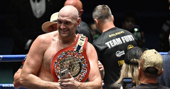Tyson Fury sends brutal Anthony Joshua message moments after crowd boo his win
