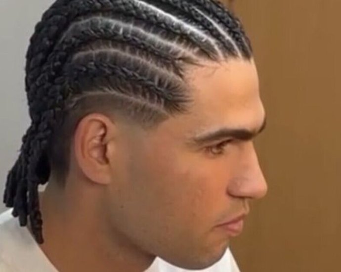 Carlos Alcaraz shows off his striking new look and causes social media frenzy