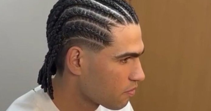 Carlos Alcaraz shows off his striking new look and causes social media frenzy