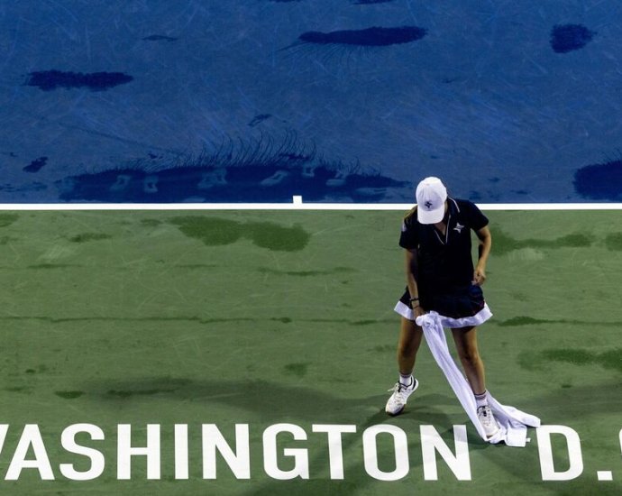 Tennis LIVE as Emma Raducanu out of US Open and Canadian Open hit with delays