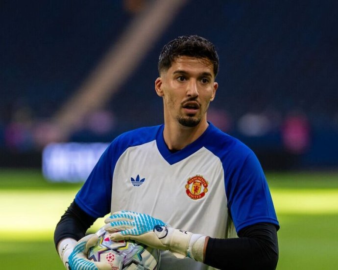 Man Utd star breaks silence as transfer announced with clever clause