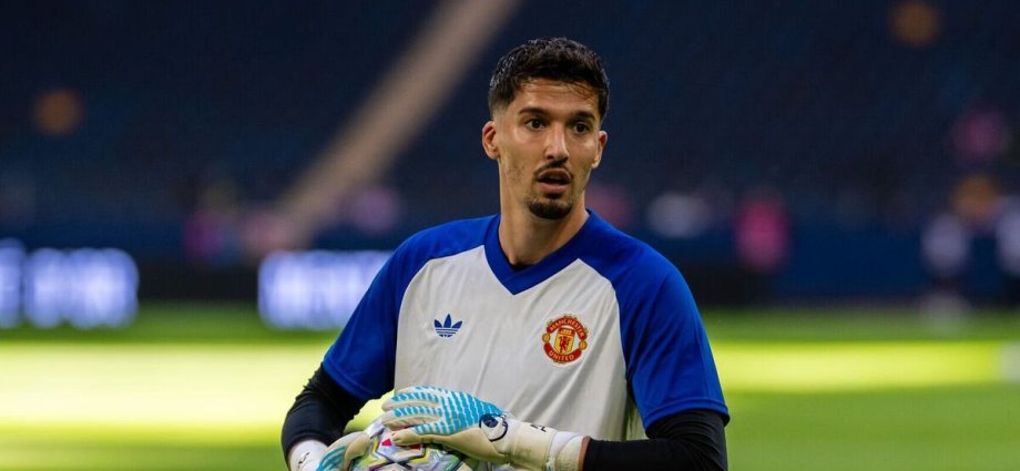 Man Utd star breaks silence as transfer announced with clever clause