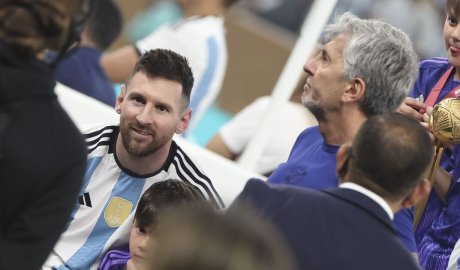Lionel Messi's father Jorge dies aged 68 as football world pays tribute
