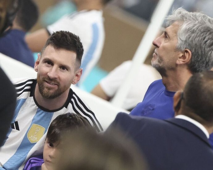 Lionel Messi's father Jorge dies aged 68 as football world pays tribute