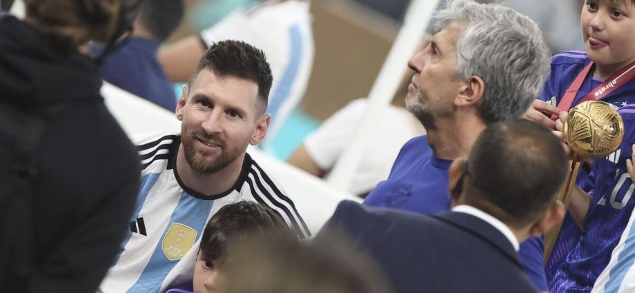 Lionel Messi's father Jorge dies aged 68 as football world pays tribute