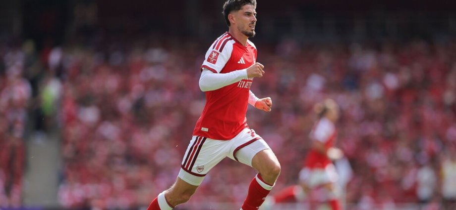 Arsenal unveil radical new club crest in surprise move - fans will be amazed
