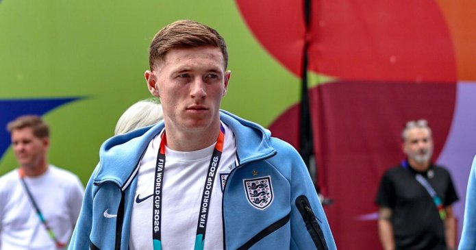 Man City star opens up on Man Utd rivals trying to convince him to make transfer