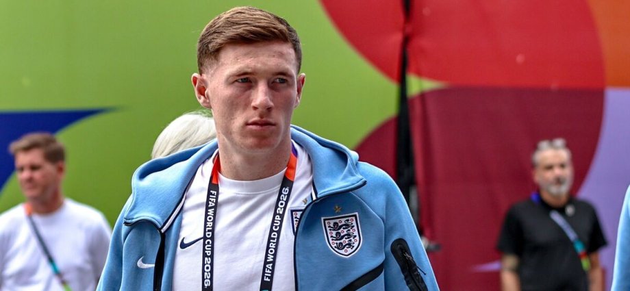 Man City star opens up on Man Utd rivals trying to convince him to make transfer
