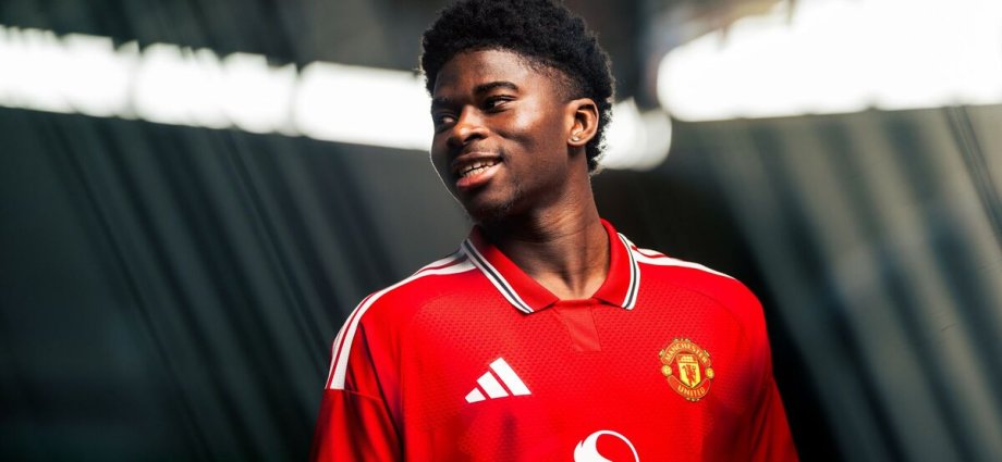 Carlos Baleba's first words after Man Utd confirm £70m transfer