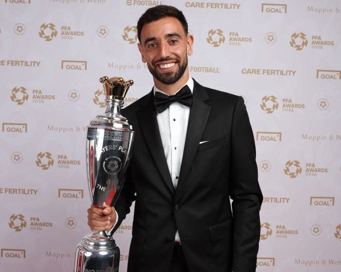 Bruno Fernandes named PFA Player of the Year after Man Utd disaster