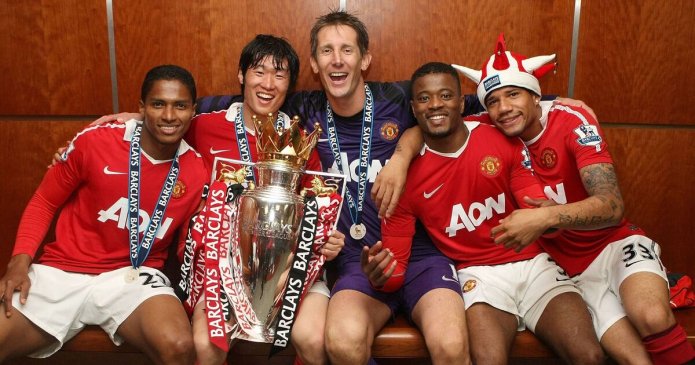 Man Utd star handed shirt number back after 'direct' conversation with manager