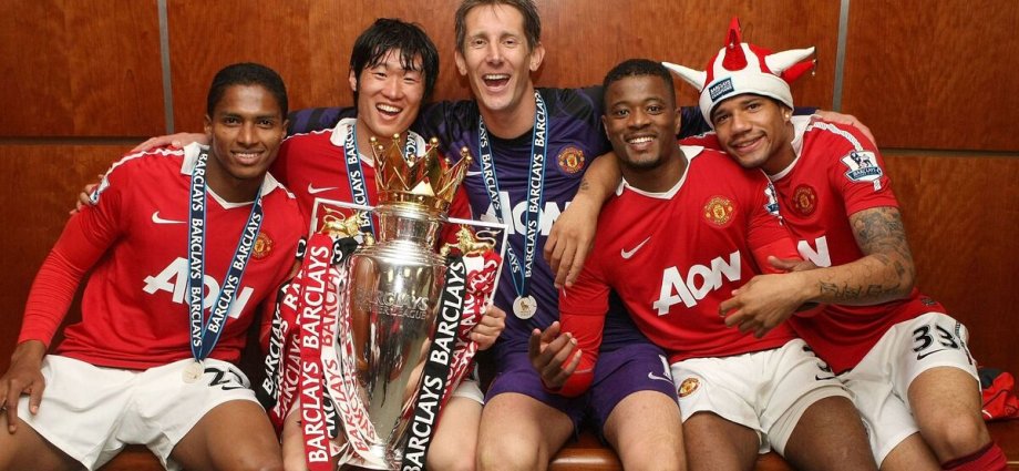 Man Utd star handed shirt number back after 'direct' conversation with manager