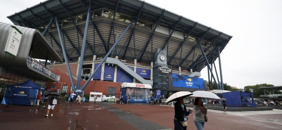 US Open matches delayed as Novak Djokovic takes action after heartbreaking loss
