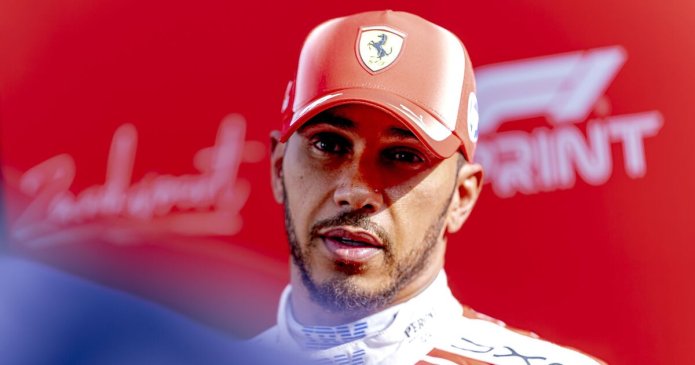 Lewis Hamilton releases public statement to 'clear up' Ferrari rumours