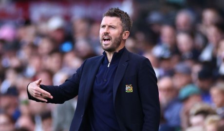 Man Utd can't sack Michael Carrick - but crisis talks required for four players