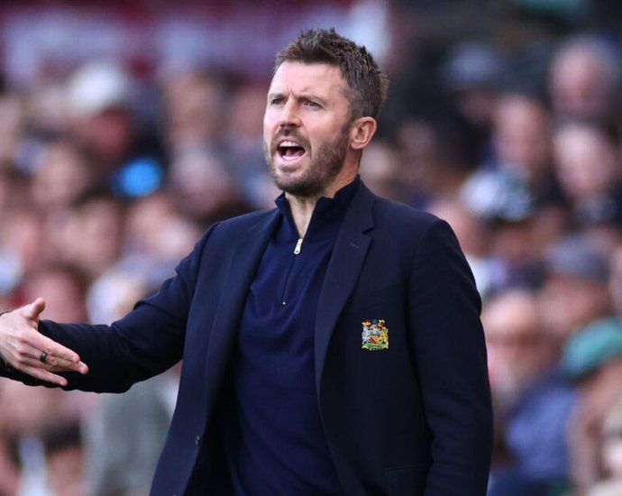 Man Utd can't sack Michael Carrick - but crisis talks required for four players