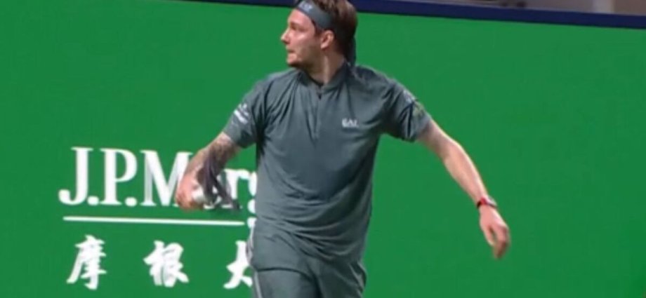 Shanghai Masters star slapped with warning as Wimbledon champion skips event