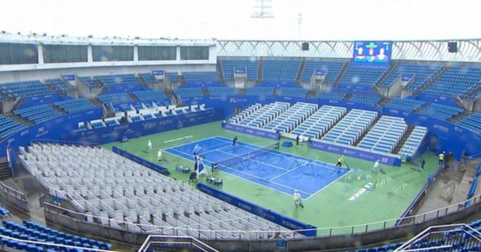 Wuhan Open matches stopped as Brit forced to move court