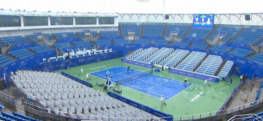 Wuhan Open matches stopped as Brit forced to move court