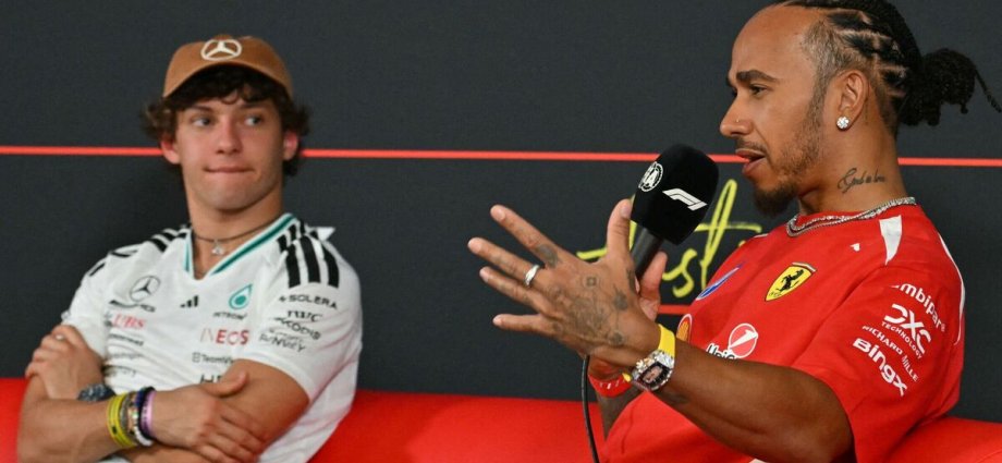 Lewis Hamilton's two-word order to Kimi Antonelli as media have same reaction