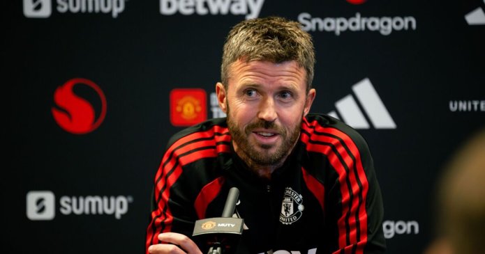 Michael Carrick issues statement at very start of Man Utd press conference