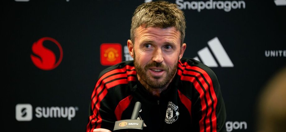 Michael Carrick issues statement at very start of Man Utd press conference